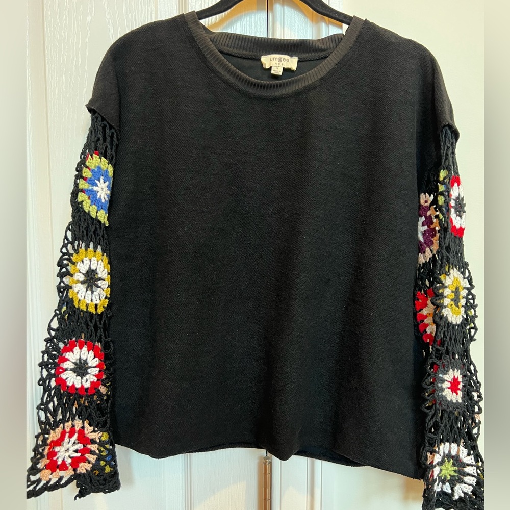 Umgee Black sweater/Colorful Crochet granny square Sleeves - Picture 3 of 10